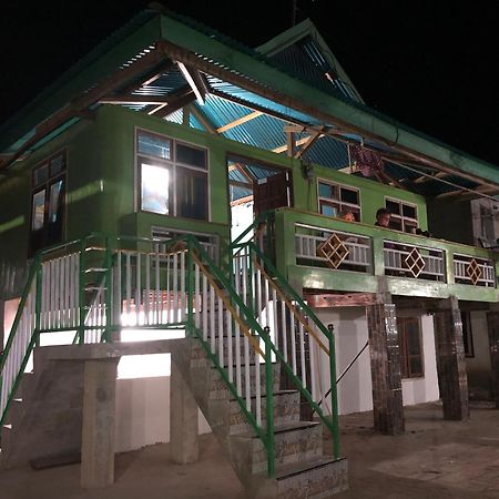Dua Putri Komodo Homestay מראה חיצוני תמונה