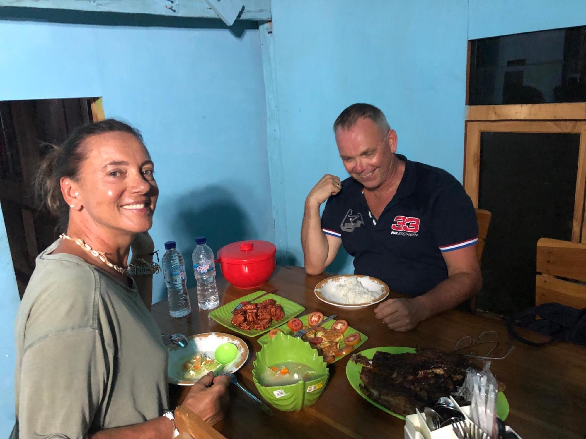 Dua Putri Komodo Homestay מראה חיצוני תמונה