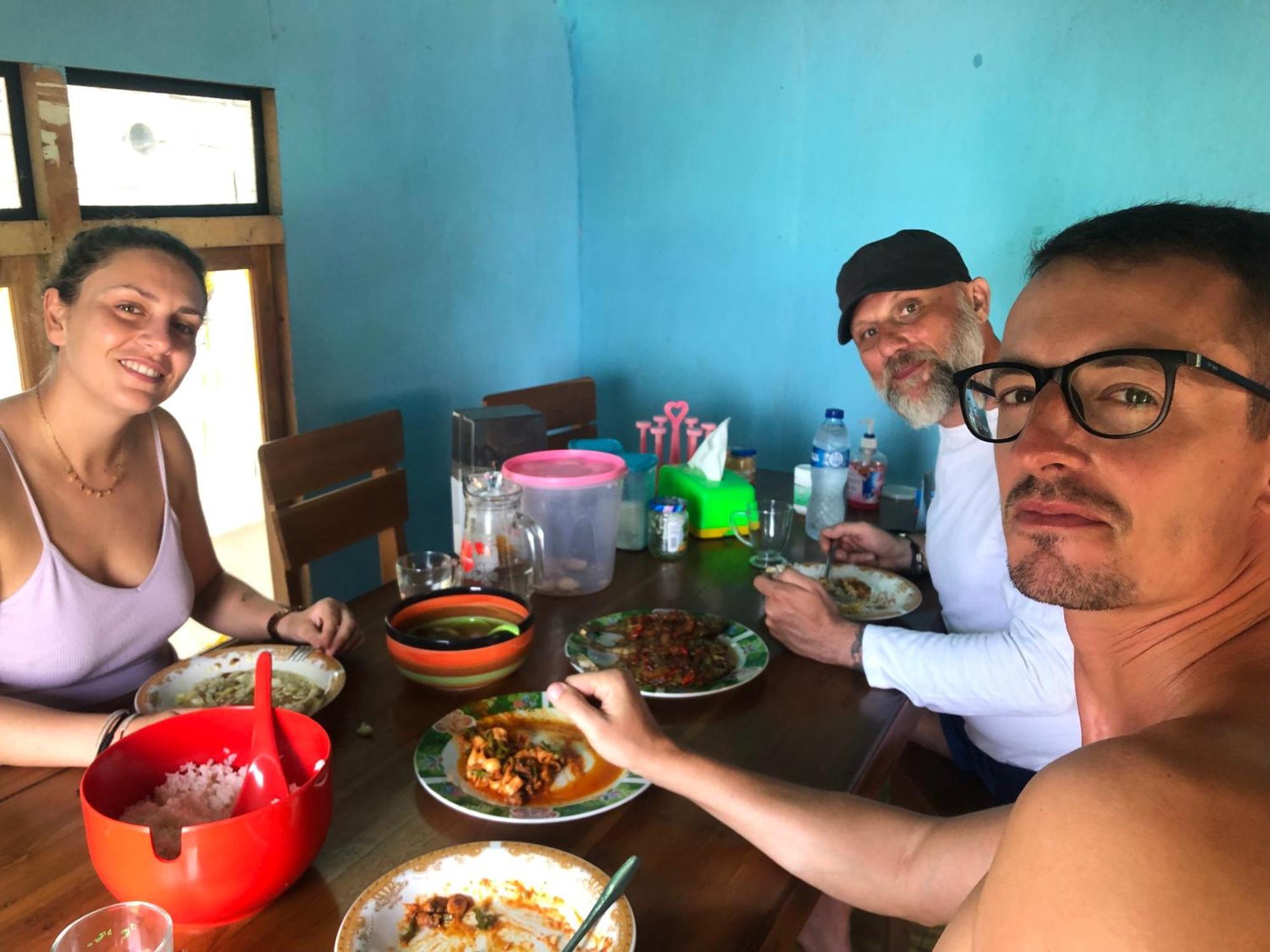 Dua Putri Komodo Homestay מראה חיצוני תמונה